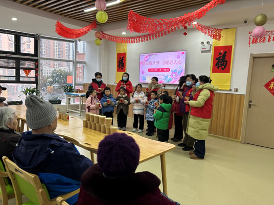 滁州養(yǎng)老院-臘八節(jié)活動“甜蜜臘八節(jié)、粥暖老人心”